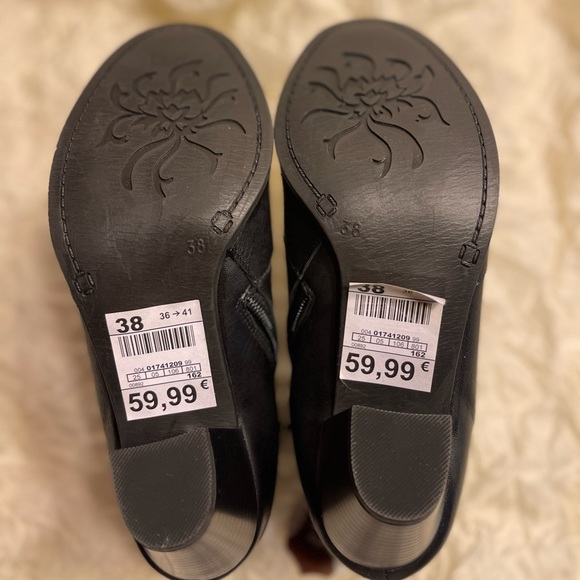 Confortisimo black leather cuffed ankle boots.  NWT size 38 - Picture 4 of 10